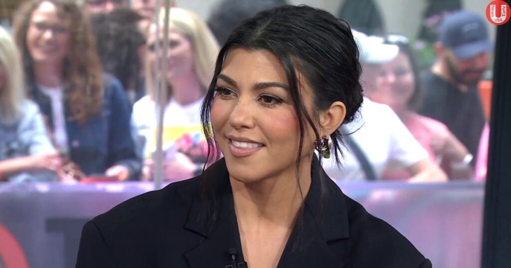 KOURTNEY KARDASHIAN PREGNANT